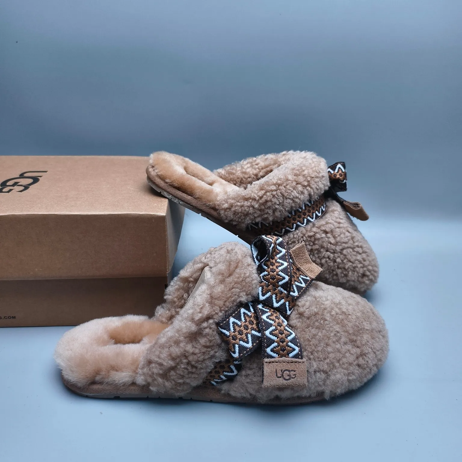 💰460 UGG sheepskin all-in-one snow boots 8266 large bow wool roll home slippers Color: off-white brown Matching size: 35-40